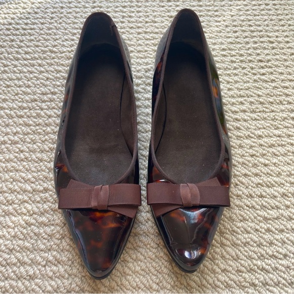 Stuart Weitzman Pointed Toe Patent Leather Tortoise Shell Bow Flats Size 7 - Picture 1 of 11